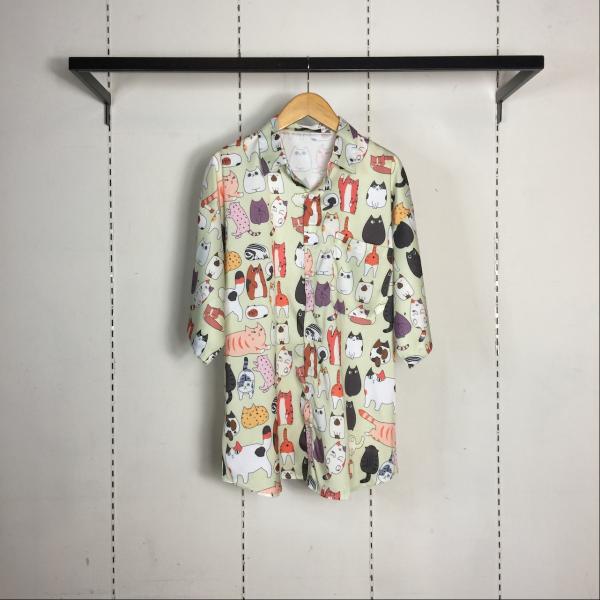 貓满版短袖花襯衫
