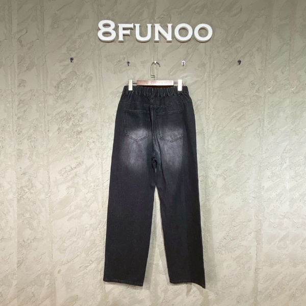 深灰水洗刷色寬鬆牛仔褲 